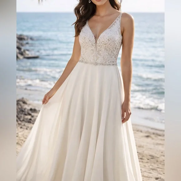 Elegant Cream Lace Wedding Dress - Picture 1 of 14